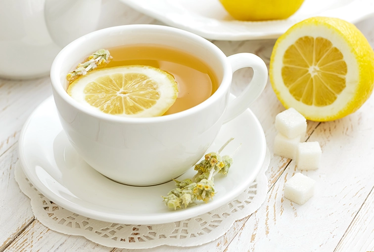 چه کسانی نباید دمنوش به لیمو بخورند
